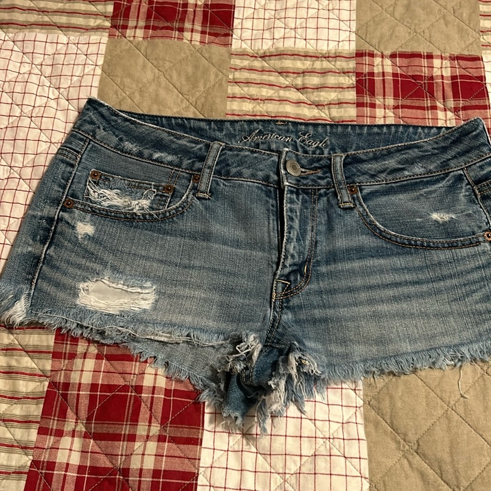 American Eagle women’s shorts.. size 6.